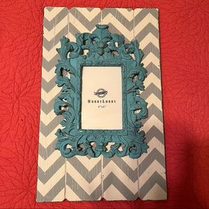 NWT turquoise and grey chevron statement frame - holds 4x6 picture